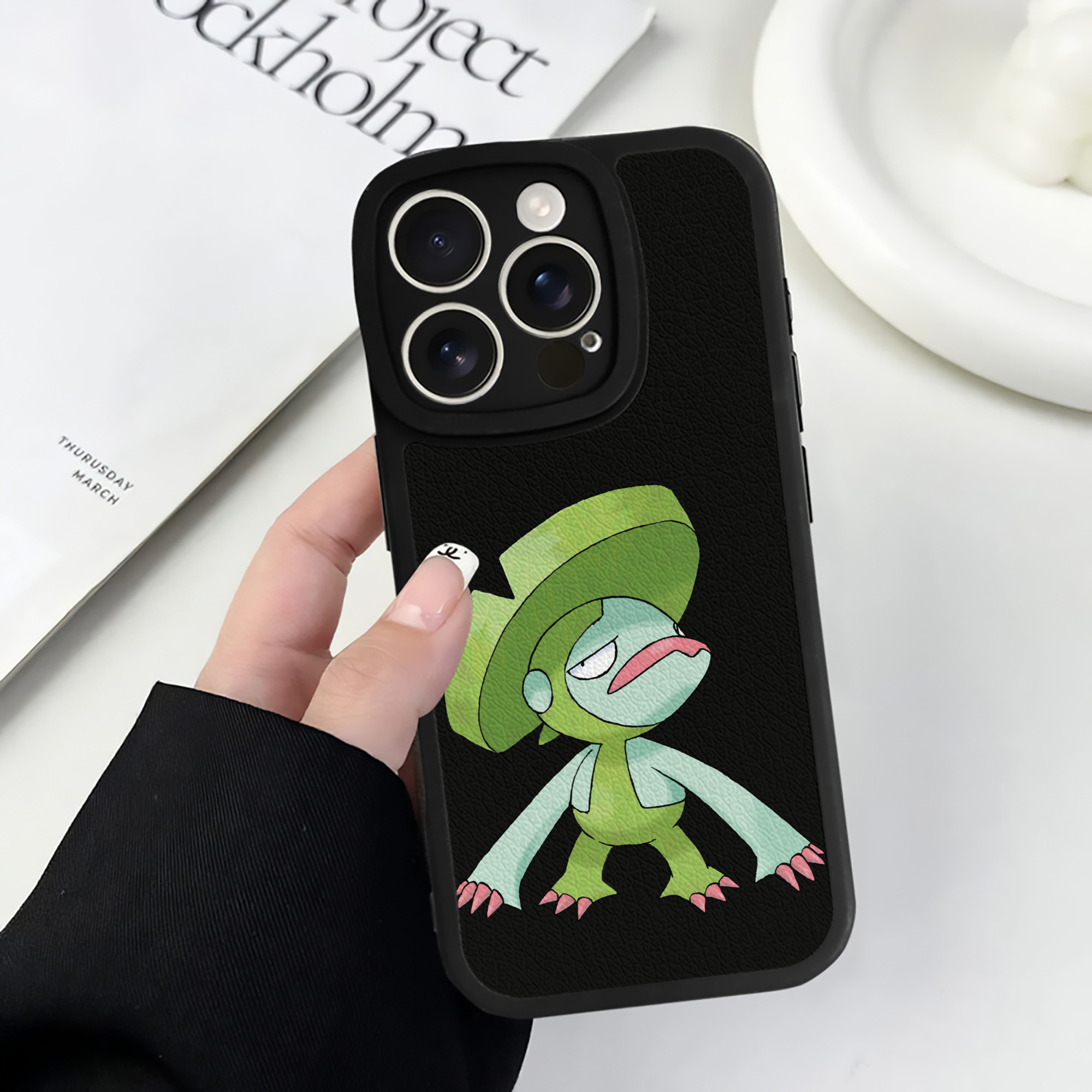 （画像用） ポケットモンスター Pokémon 【iPhone 16シリーズ対応】シリコンスマホケース（レザー調） 材質：シリコン